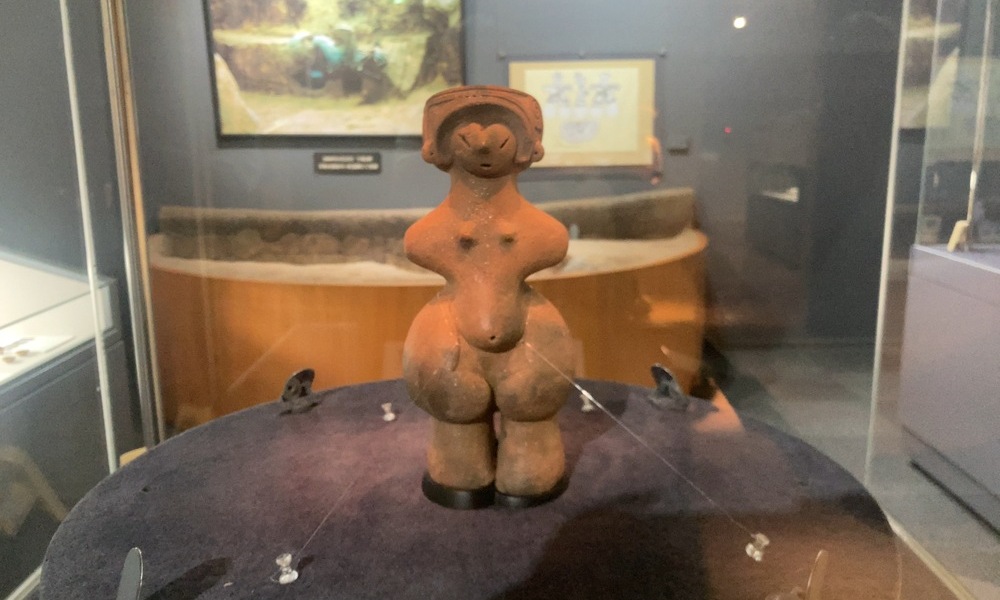 縄文のビーナス(茅野市・棚畑遺跡出土、尖石縄文考古館展示)