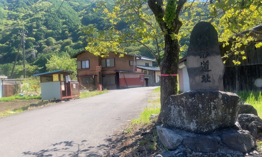 蔦木宿の枡形道址──信州最初の宿場に残る、折れ曲がる道の記憶